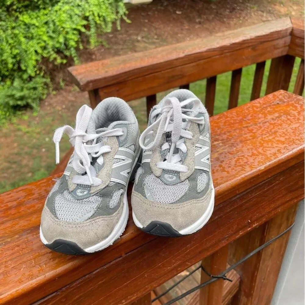 New Balance 990  Toddler 9 Gray White unisex Sneakers